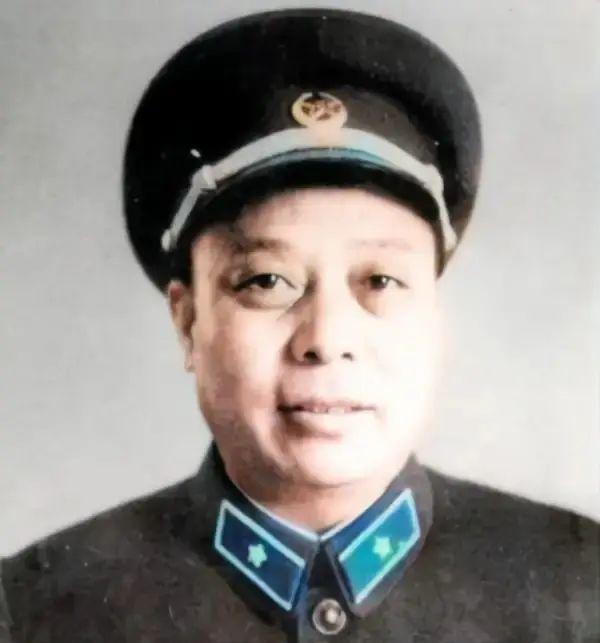 他是汪东兴的副手，曾任中央警卫团首任团长，1976年后却销声匿迹
无私无畏，坚定