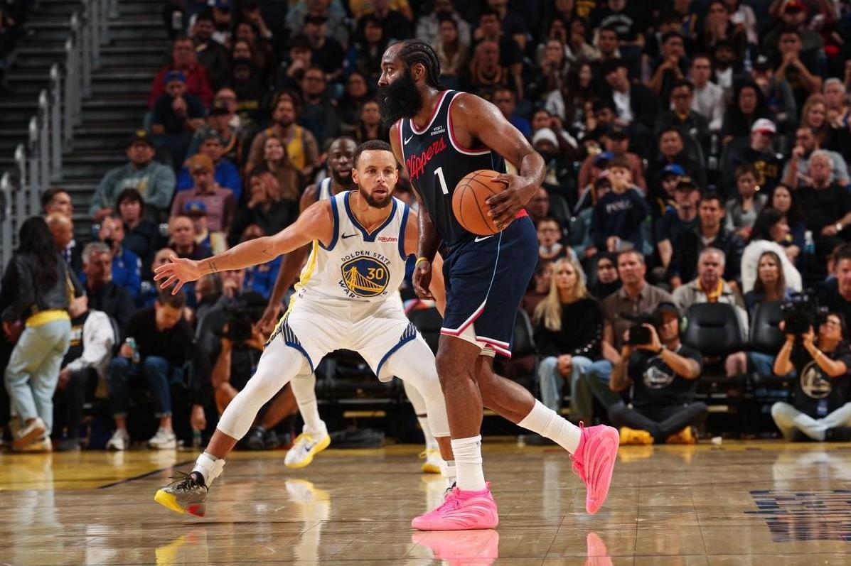 快船最大的问题根本不是泰伦卢
而是轻易换走了！
卢指导不过是为球队管理层的愚蠢行