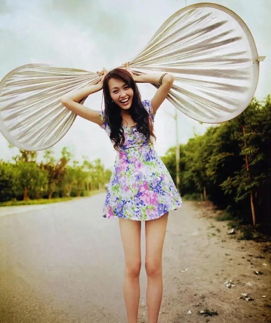 年轻时的唐嫣真的好甜美，逆天大长腿也漂亮。#唐嫣#