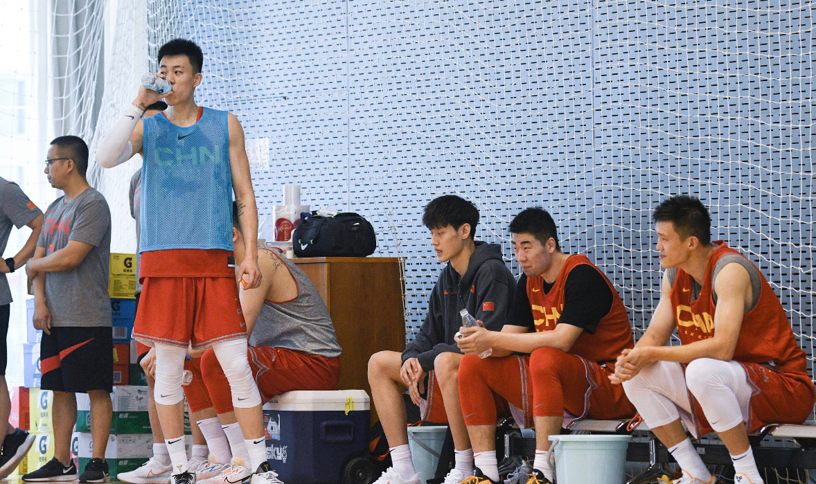 今日据中国篮球之队官方消息，曝曾凡博伤病恢复情况尚未达到出战亚洲杯的水平，将缺席