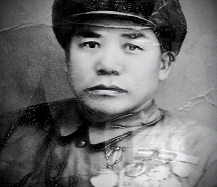 1950年，北京曾经举行过一次全国战斗英雄代表会议，来自全国各地的三百五十名战斗