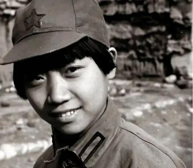 1935年，12岁的小红军，被几支枪齐刷刷对着脑袋，他淡定地向土匪提出请求：“杀