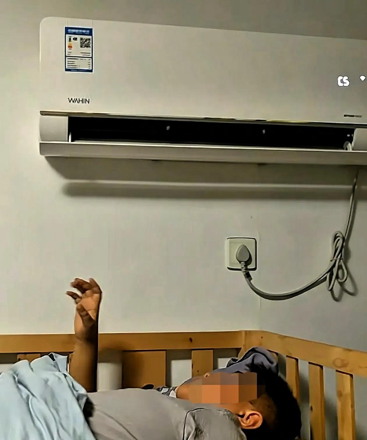 “真不要脸！”
就因为想省600块空调费，
南昌这位妈妈带着全家挤上下铺，竟被网