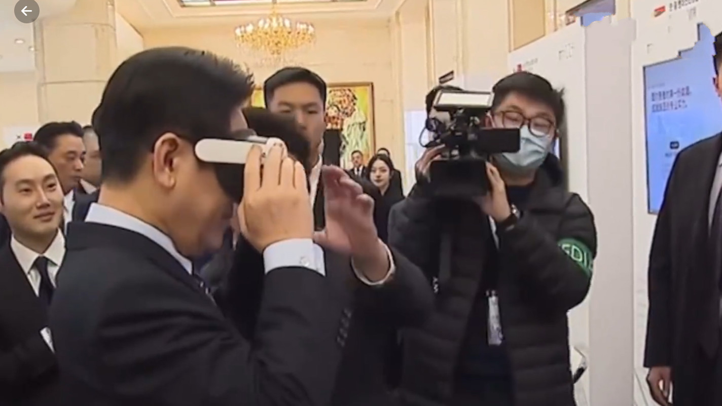 韩总统夫妇在上海好忙呀！李在明出席创新产品展，金惠景直播试妆