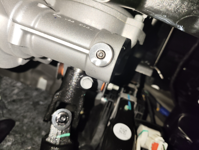 方向盘卡滞
新车买了一年，，1万公里左右，高速120卡滞，刷过一次系统，现在感觉