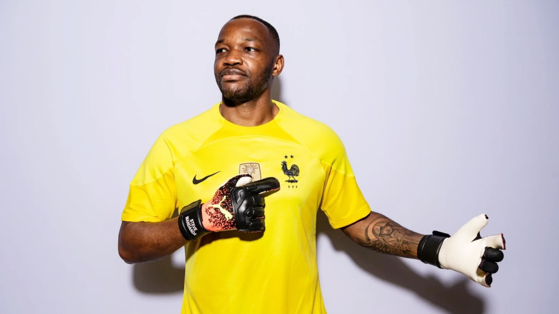 媒体报道，40岁的前法国国门、马赛传奇门将曼丹达已经决定退役。
曼丹达曾效力马赛