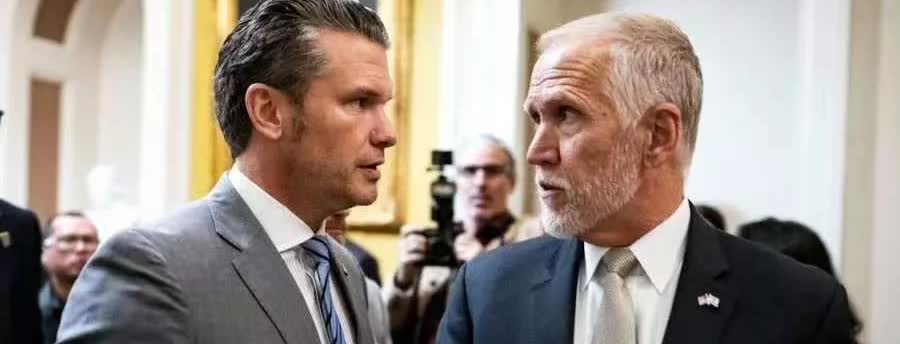 美国共和党议员蒂利斯猛烈抨击了美国防长赫格塞斯，他认为，赫格塞斯显然已经力不从心