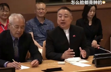 刘国梁站在国际舞台的中心，身份在变，那份推动乒乓发展的赤诚从未改变。线上参会，一