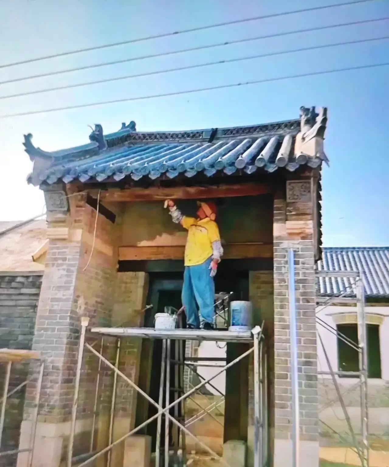 青岛平度市崔家集镇董家大庄村董氏祠堂正在重修！董氏祠堂约建于清末，已经废弃多年，
