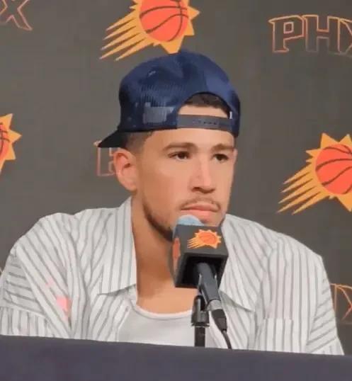 布克人生赢家啊
据ESPN报道，布克今夏有资格与太阳续签一份为期两年总价1.49