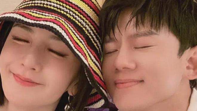 张杰谢娜跨年同台遭粉丝狂怼，旧账被扒：上30次快本靠谢娜，赘婿标签撕不掉？