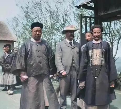 1901年，慈禧为了取悦洋人，命令军机处大臣赵舒翘自杀，上午八点，赵舒翘接连吃了