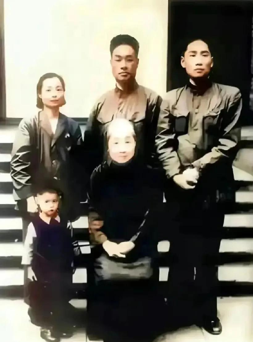 1950年，在抗美援朝战争爆发前几个月，毛岸英踏上了阔别20年的故乡湘潭的土地 