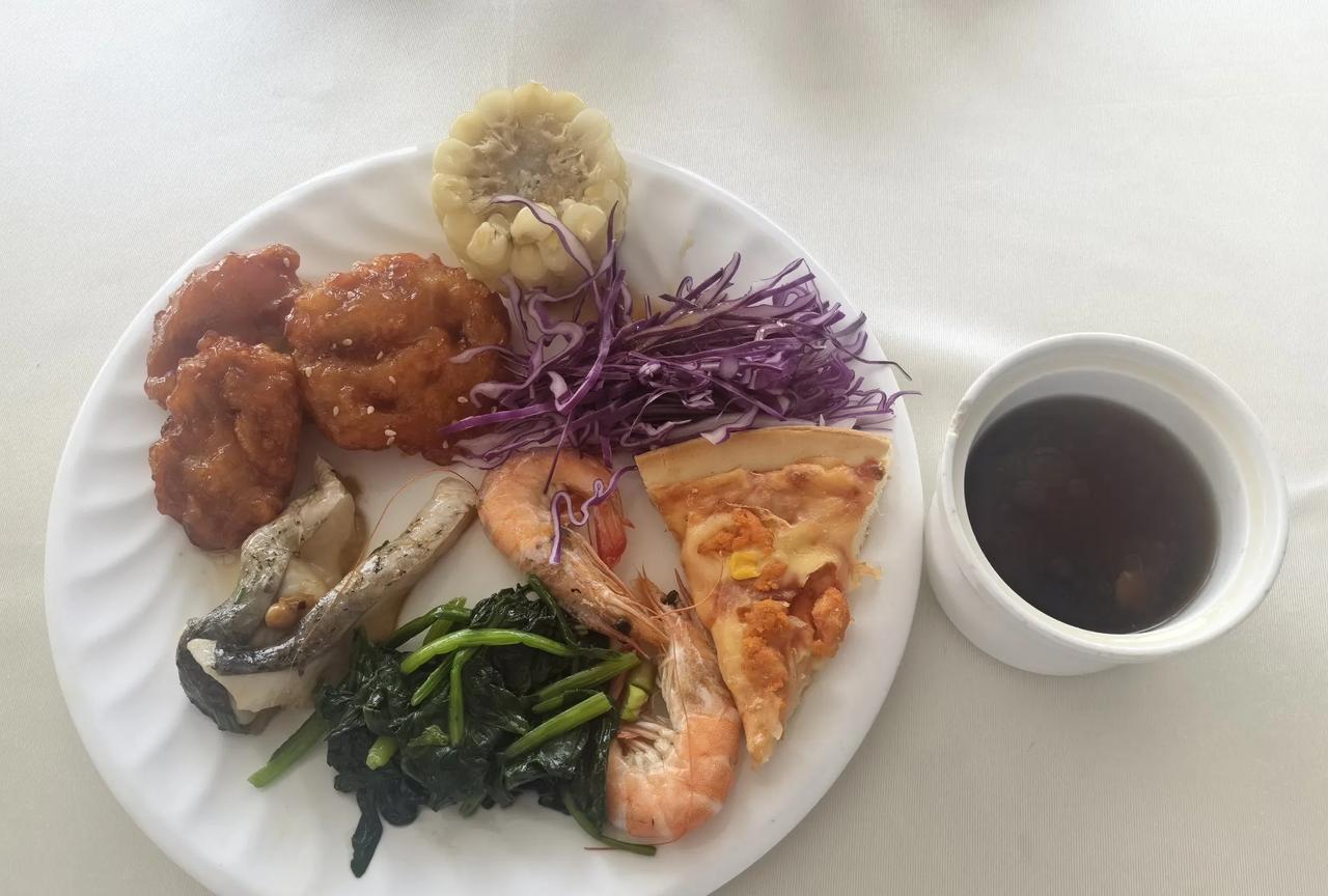 靓汤烧排骨，藕盒裹糖醋。
沙拉紫甘蓝，菠菜叶绿素。