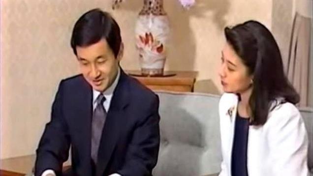 从外交官到皇后：雅子的皇室生活，是甜蜜还是枷锁？