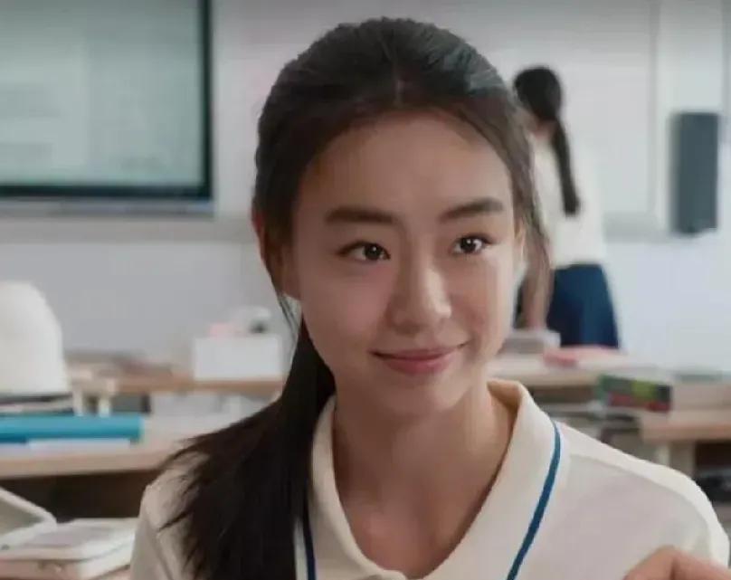 发现一个事，一直不敢说。
《我的后半生》里的苏珊饰演者竟是佟大为的女儿佟知霏。