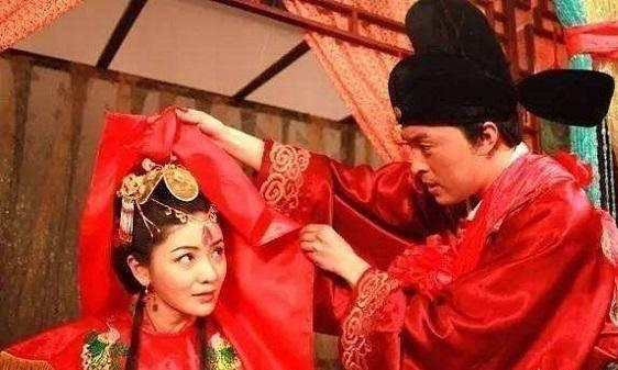 公元1398年6月，明开国皇帝朱元璋驾崩，他临终前留下了一道残忍的遗照：让所有侍