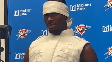 NBA常规赛，雷霆125-124战胜火箭。赛后，雷霆球员谢伊-吉尔杰斯-亚历山大