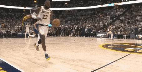 谁都有下山的时候
放眼整个NBA历史
职业生涯能保持如此持久的几乎没有一个人媲美