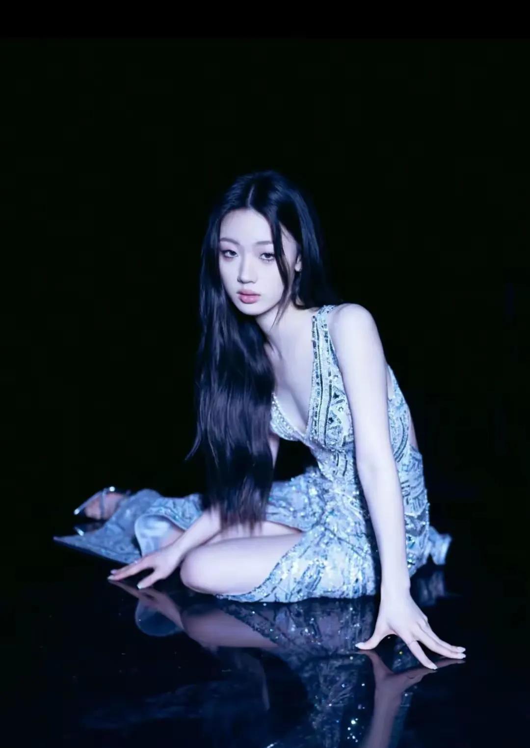 单依纯这是铁了心要走模仿王菲之路了。最近她的《珠玉》，全网都听出来了，是王菲的唱
