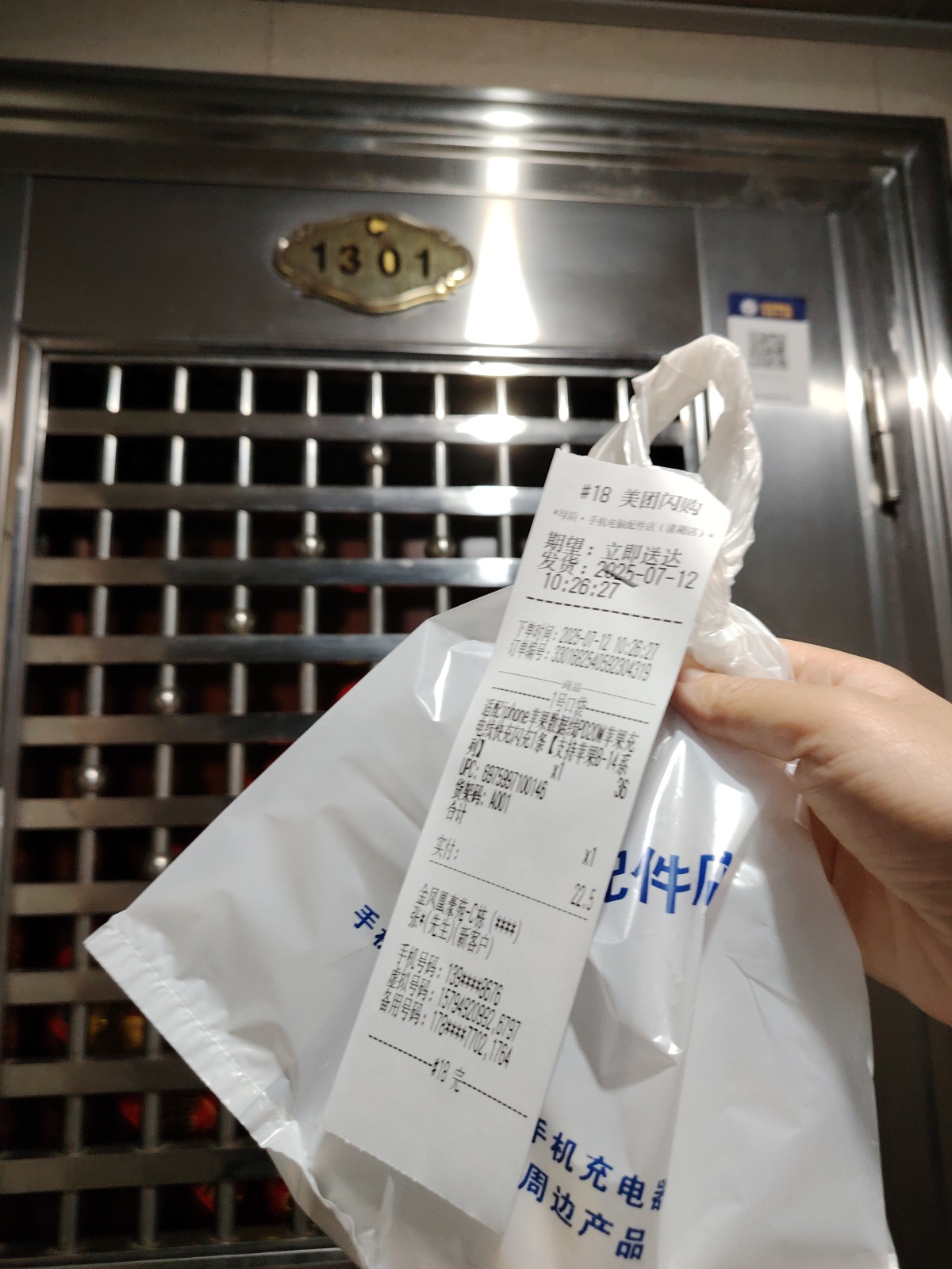 来深圳十八年了，早期在工厂上两班倒，没日没夜，生活上不分昼夜，有时候白天上班，晚