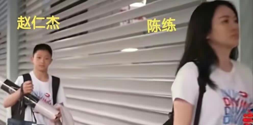 陈若琳已随队抵达新加坡，14岁新徒弟赵仁杰首次亮相世锦赛赛场