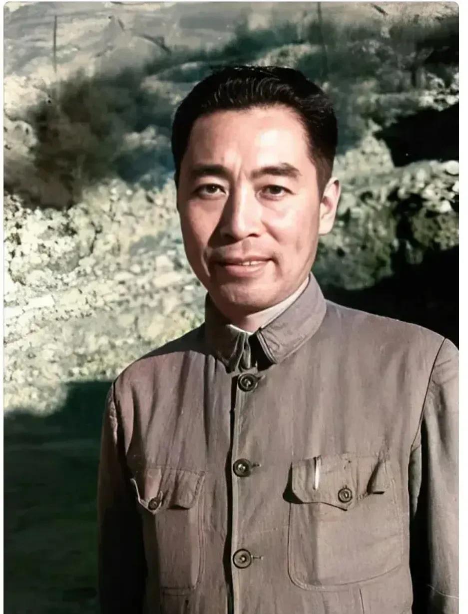 咏周公
江淮浩渺孕奇英，赤子初心照汗青。
租界街头寻火种，南开园里砺豪情。
羊城