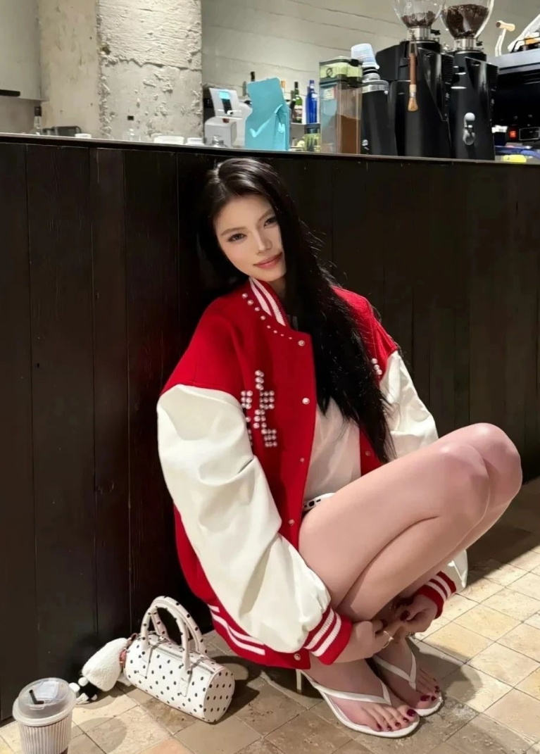 A. 美到犯规 B. 帅到炸裂 C. 你的答案？