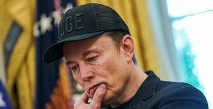 谁来解释下，这是几个意思！
特斯拉老板马斯克社交媒体X上回应伊朗最高领导人哈梅内