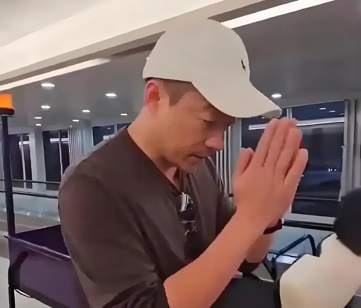 大S离婚太晚了吗











天哪！大S当年对汪小菲一见钟情，就想给他