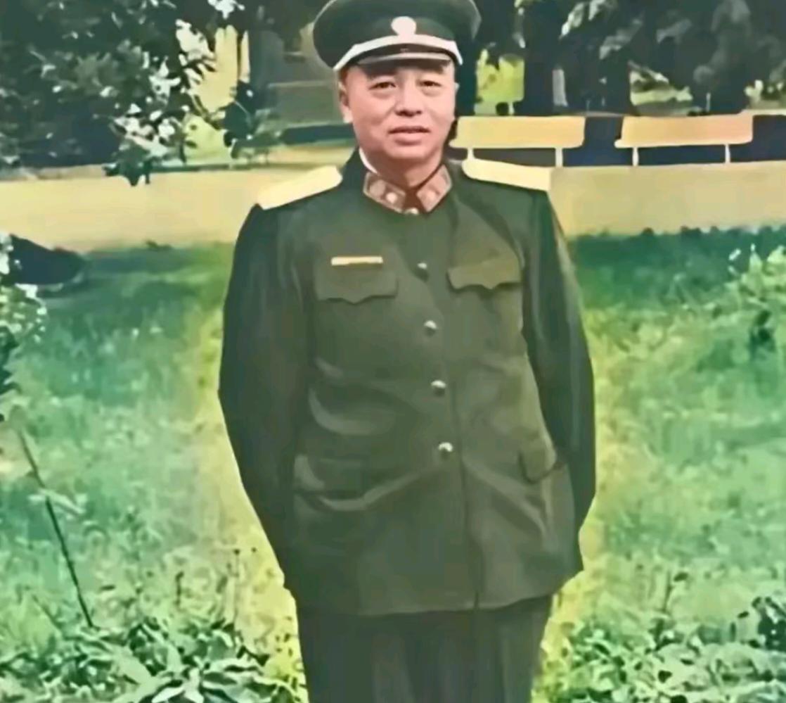 彭老总能怒斥梁兴初，不仅是因为彭老总全军副总。更重要的是，彭老总是真的恨铁不成钢