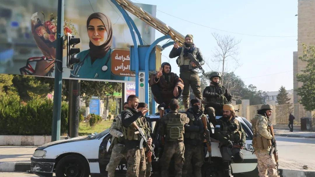 民兵退守至城东，以色列没想到，第二个伊朗已冒头，军备实力更强