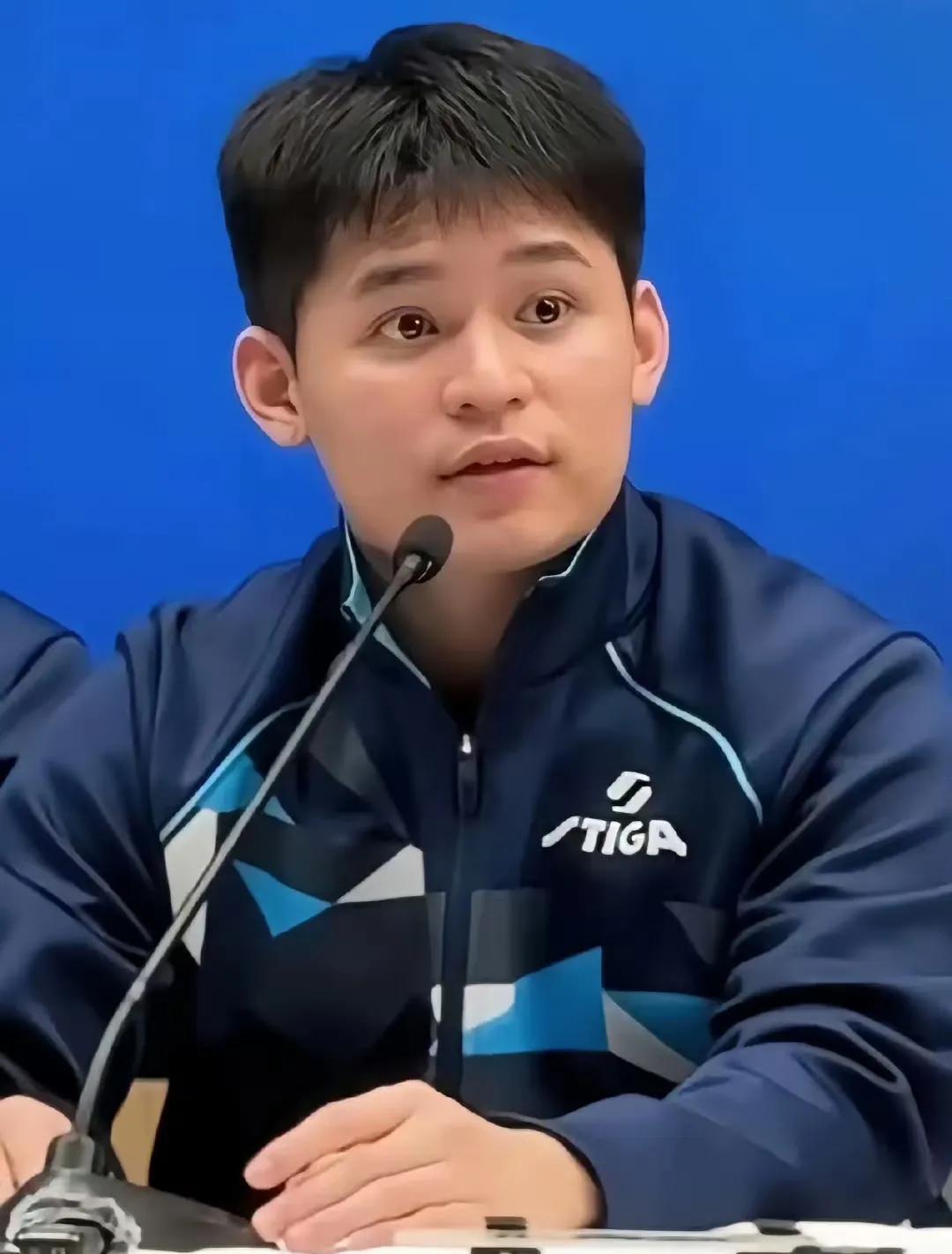 输到零分，竟笑得出。
林诗栋把败北写成一本升级手册。
决赛被东哥三局带走
比分刺