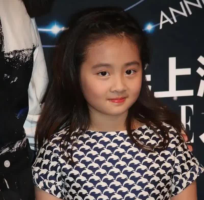 甜馨发布单曲出道，我忍了

梅婷女儿拍电影出道，我也忍了

可是谁敢想，