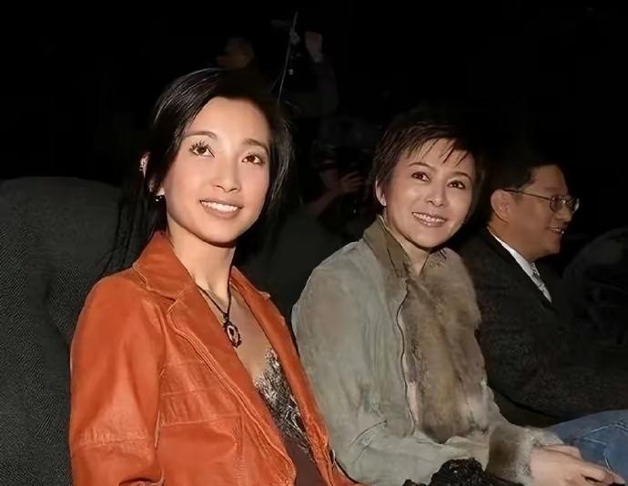 在没有美颜的年代，镜头捕捉的是最纯粹的美。关之琳，这位港片黄金时代的明珠，她的美