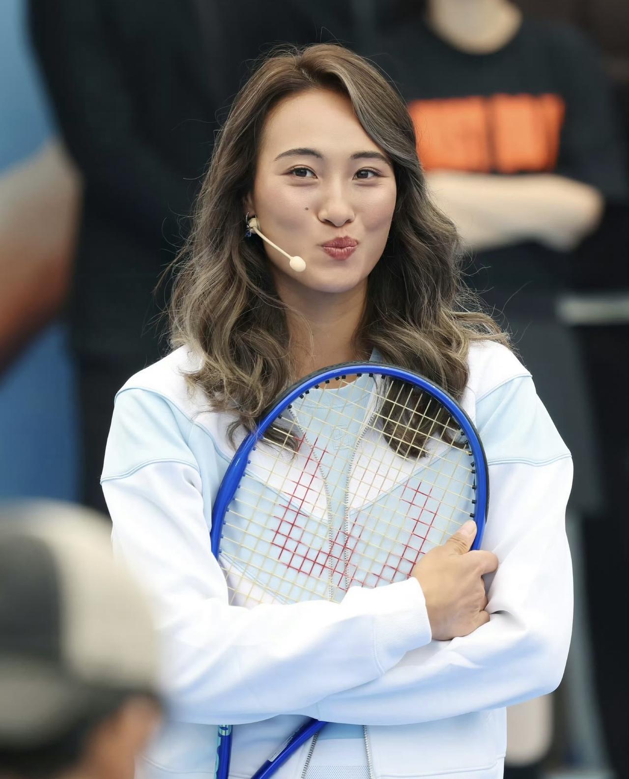 【郑钦文与众多球员出席NIKE线下活动】
#郑钦文# #WTA# #WTA100