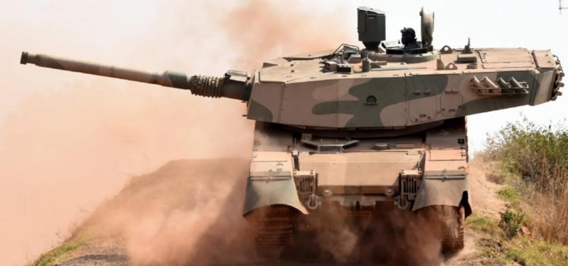 “号角”MK.2主战坦克防护上，保留MK.1B型防护套件，在车体首上和炮塔加挂M
