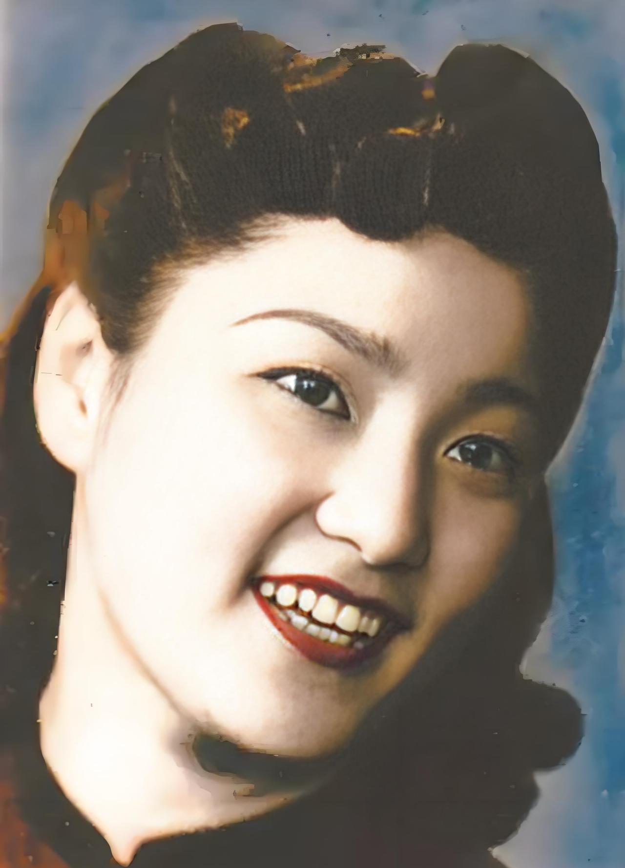 1942年，远征军所在的盟军医院里，三名护士被日军奸杀，人心惶惶之时，一名中国女