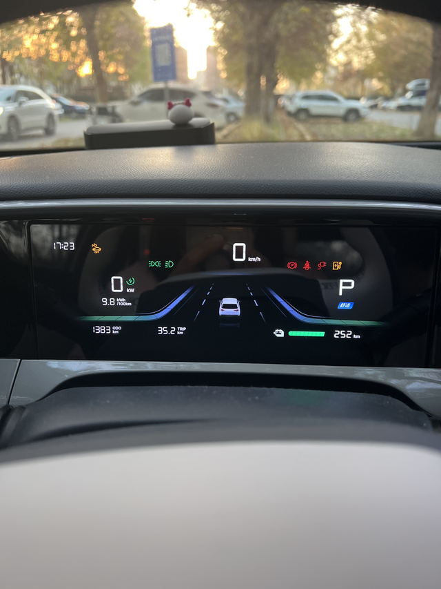 天气好，不开空调9.8
开电车真的好省，我算了一下一公里2分钱，不知道我算的对不