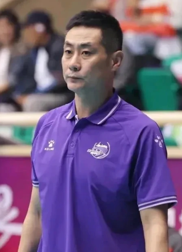 ♦️这个阵容能战胜国家队吗♦️
​1、主攻：朱婷、王艺竹
​2、副攻：袁心玥、杨