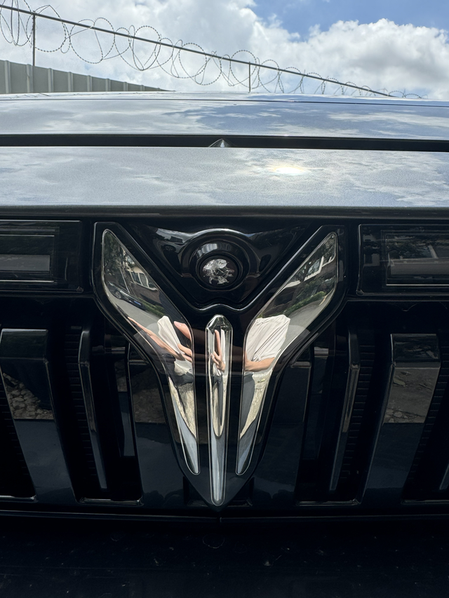 求助帖:新提的free一血
提车不到一个月，一血，去车管所上牌的路上被石子蹦碎了