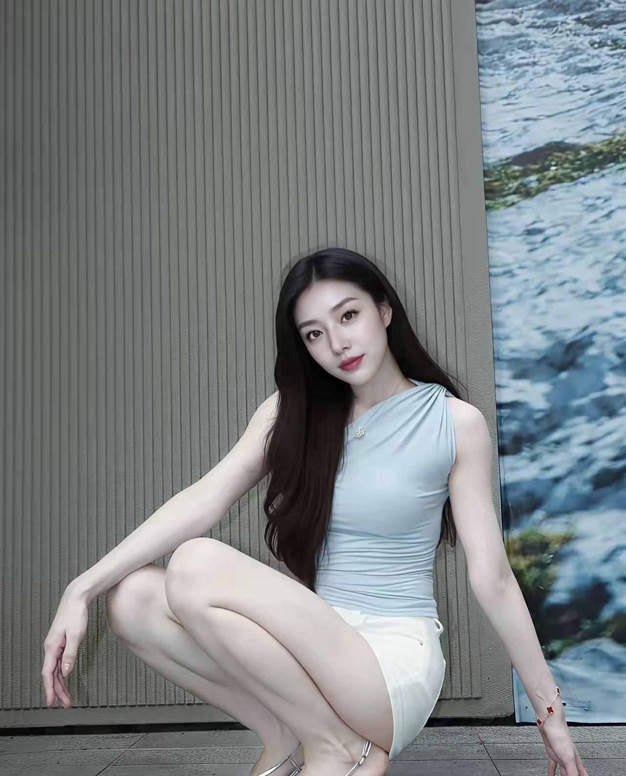 请问
单身好还是结婚好？
当然是单身好了
为啥呢你想啊～

结婚：你不让我好