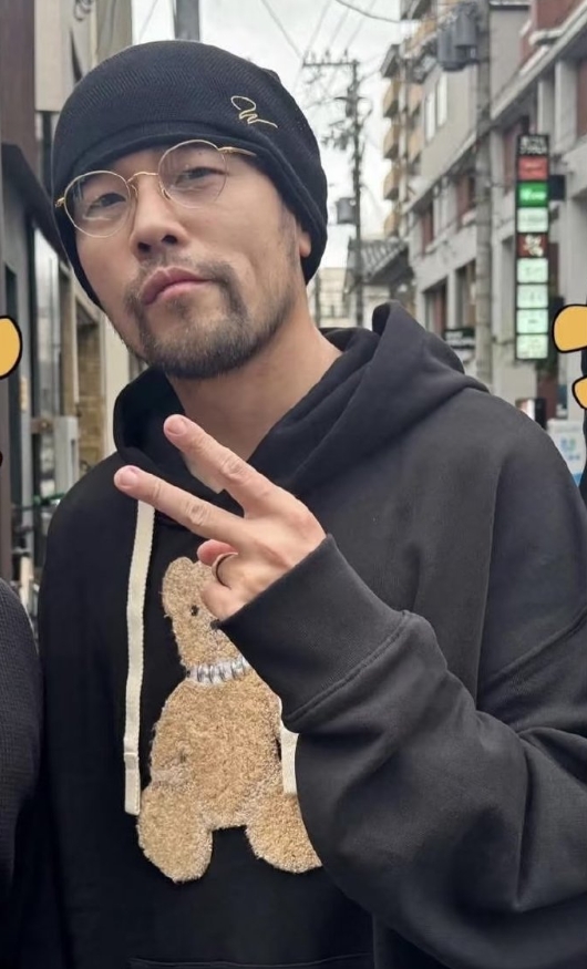 第一次知道这个病还是杰伦结婚那会，他的歌迷朋友们做的科普，得这个病的患者站立或者