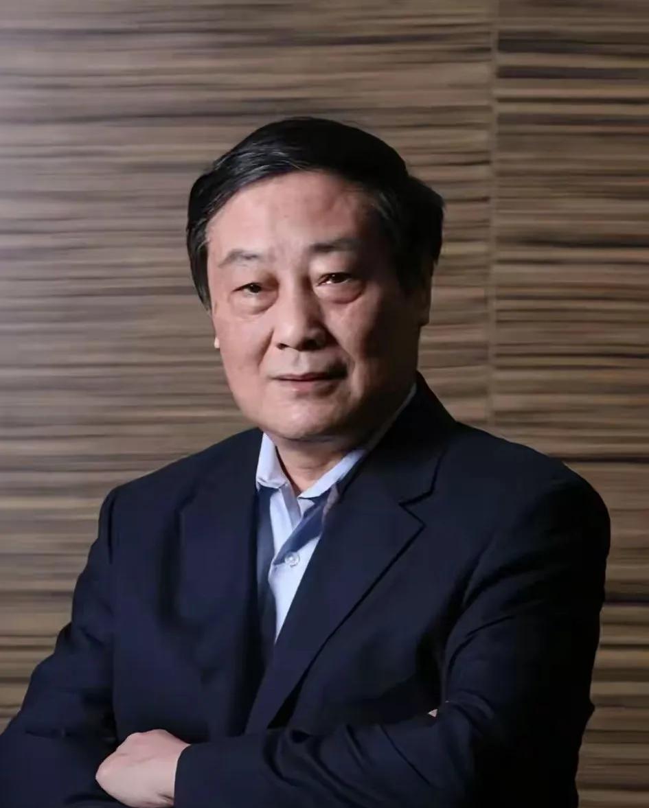 那么，他对婚姻的忠诚性显然是无！
那么他是否真爱国呢？也要打个问号。
否则为何三