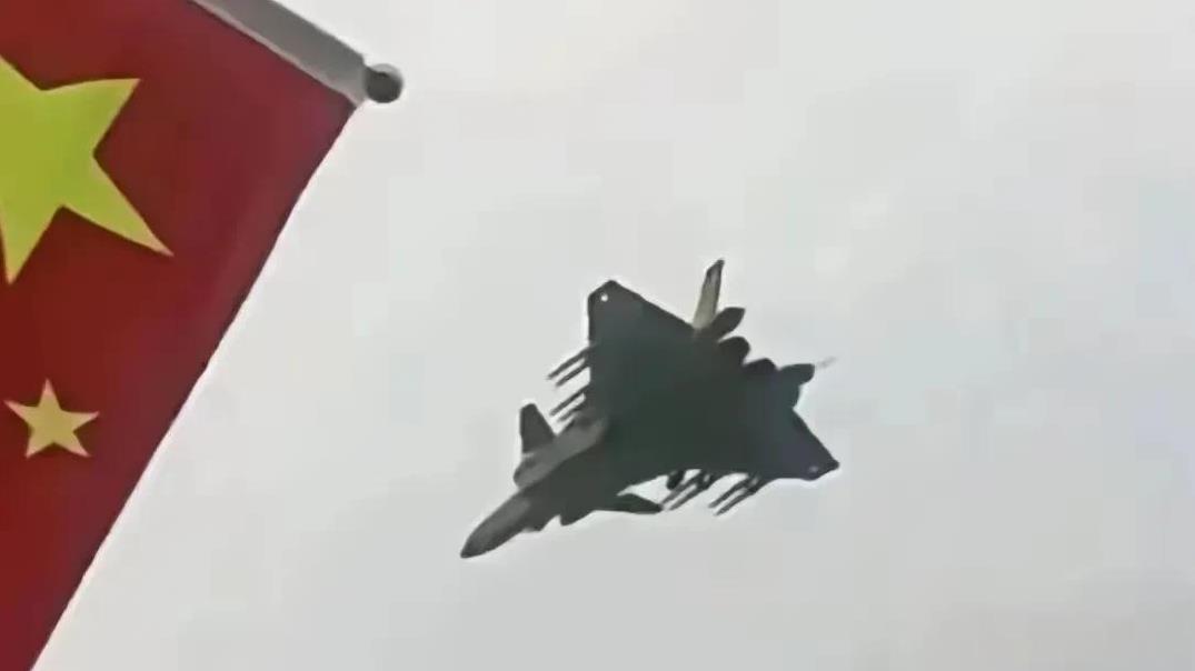 吹牛不打草稿。
你说新款歼二十升级成五点五代战机，我可以理解，我也认可，你说它成