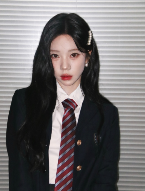 张紫宁的制服穿搭，超可以的，喜欢这样的妆造吗？