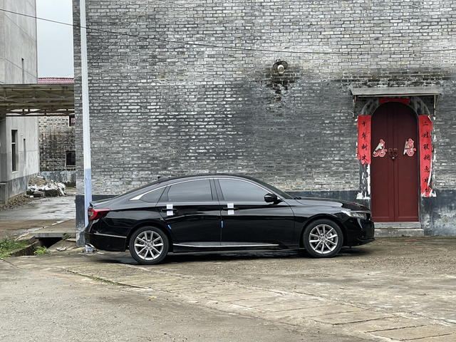 终于拥有了一辆豪车
虽然不是买的新车，是辆跑了差不多五万公里二手雅阁，对于一个开