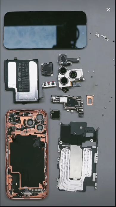 iPhone 17Pro Max全网首拆来了！

今天晚上，有拆机博主行动迅速，