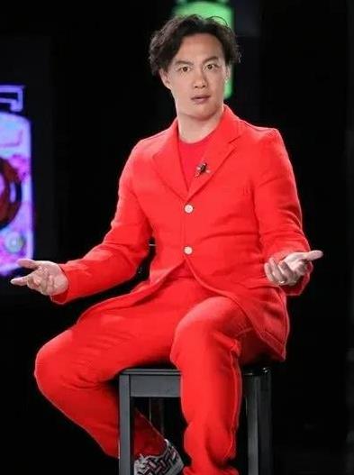 陈奕迅的《十年》真的让我感触极深。不管是 80 后、90 后还是 00 后，对这