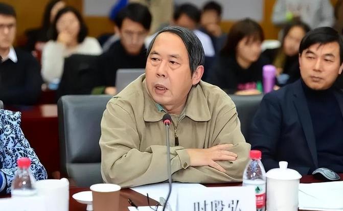 美国用芯片卡中国脖子之初，有那么多公知、汉奸，跳出来说中国麻烦来了，荷兰那个破光